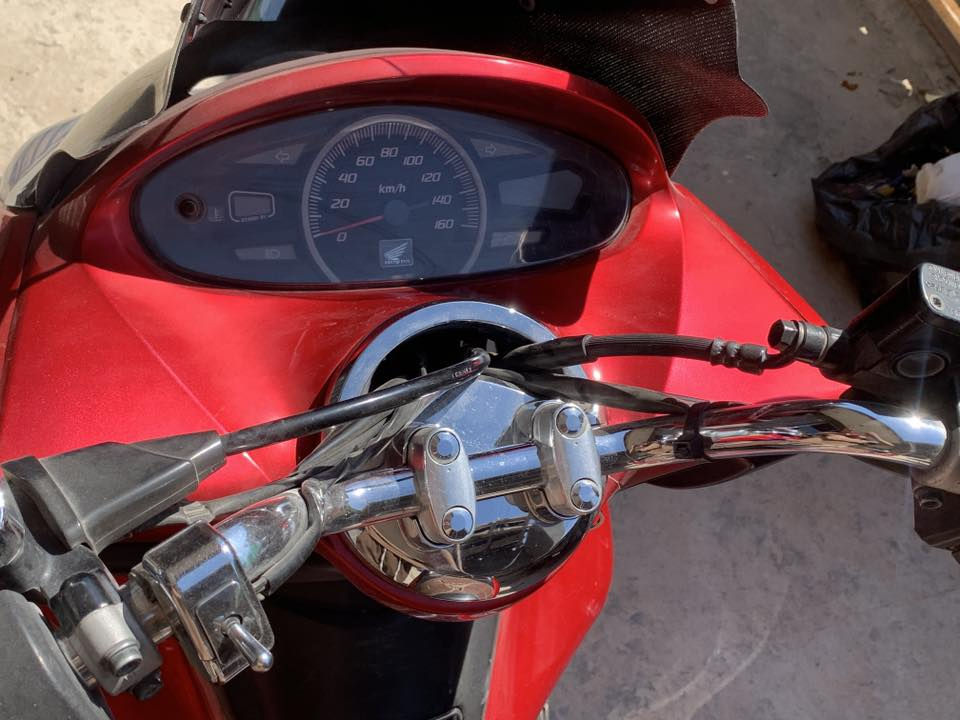 سلام عليكم         دراجه بي سي اكس جيل1                الدراجه مزود ياباني
على وضعهة 
ابيعلك من باب البيت 
ماشيه60زيرو مداريهة محسن دهن
بيهة شلعه قويه

سعرهة 1400بيهة مجال حك جيه

مكاني بغداد ابو غريب مو بعيد      

رقمي***********
