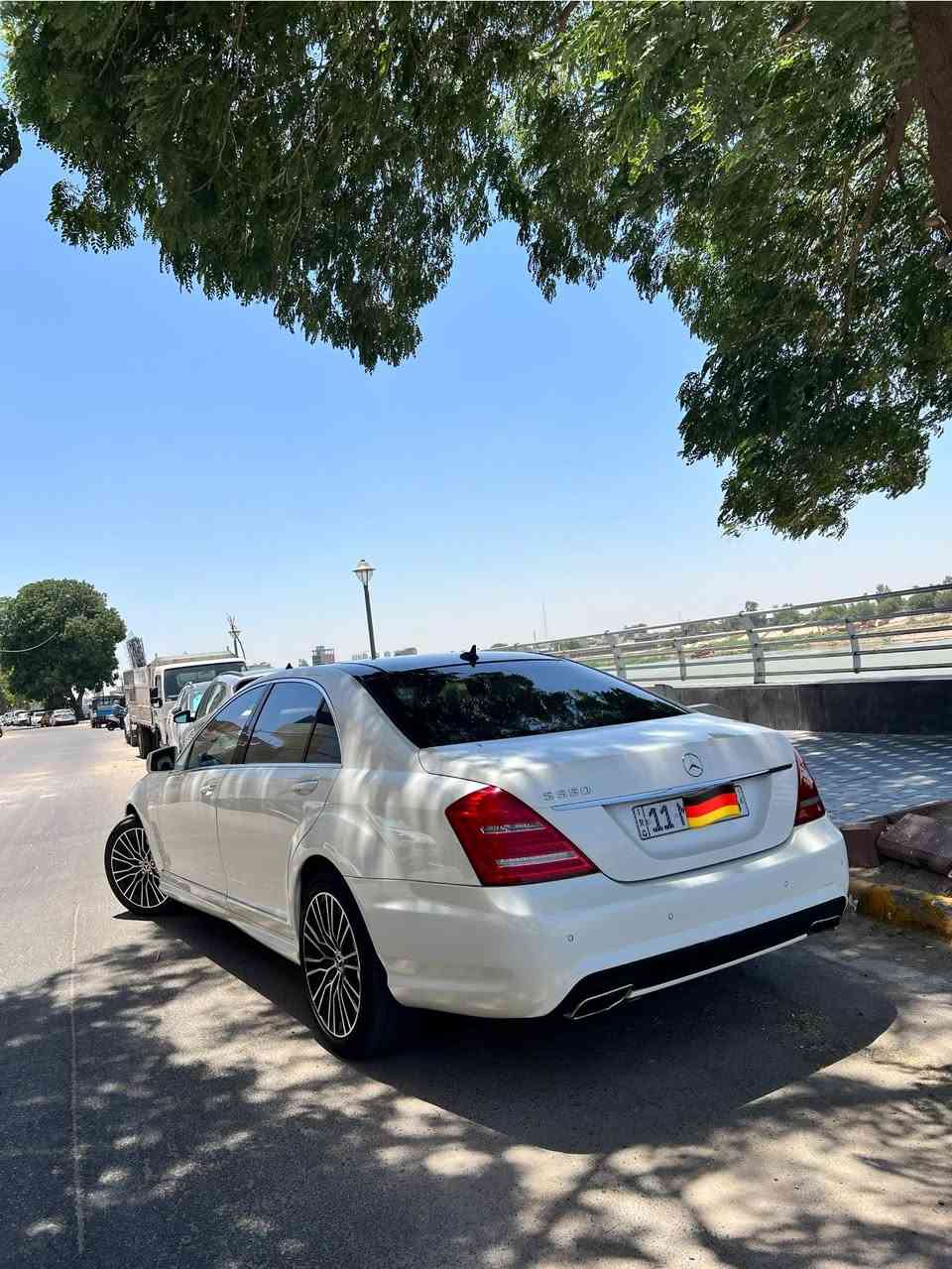 السلام عليكم Mercedes Benz-S500-V8
اعلى فئة بل SClass
وارد امريكي 
لون ابيض صدفي  
بانورما 
اربع كشنات فول تحكم كهربائ
auto gobles+sport gobles
موديل 2011 
رقم بغداد 
السعر 21.000 يعني210ورقة 
العنوان بغداد شارع فلسطين 
رقم ***********
