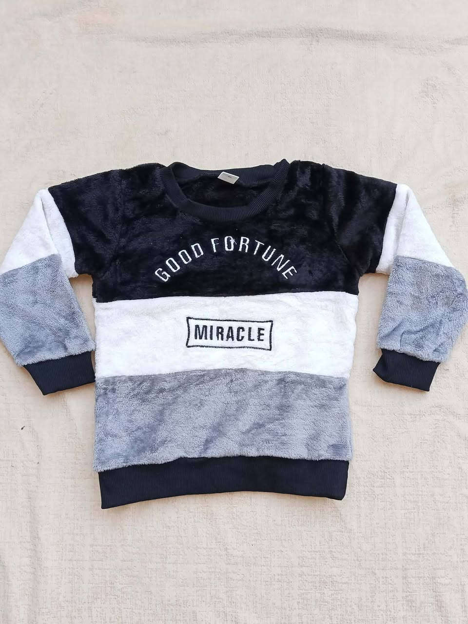 متوفره ب هذا مديل والون السعر مناسبه 🔥 
السعر قطعه 3 آلاف بلاااااش 🔥 
حجز والاستفسار واتساب 
***********📱
يوجد خدمة توصيل 🚕 
محافظات 5الاف 
بابل المسيب 3 آلاف 
المسيب حي العسكري 🏍️ مجاني
