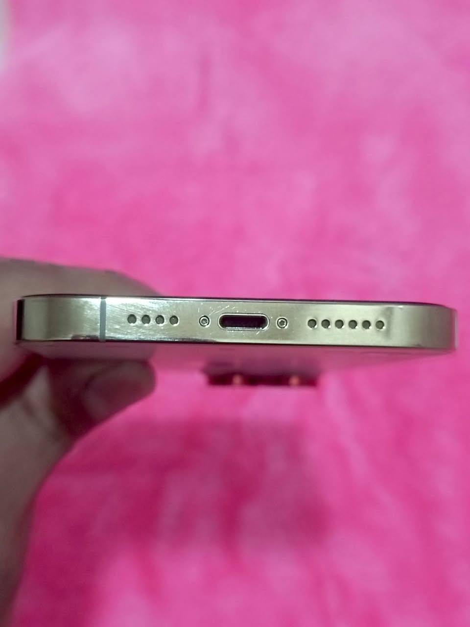 السلام عليكم
ايفون 13pro max للبيع 

ذاكرة : 256

ملحقاتة : كارتون مطابق وكيبل و حافضات ثنين
ملاحظة : الجهاز مال بيت وجدا نضيف واستخدام قليل وجهاز كله بلادي ممبدل اي قطعه تجي وتفحص 
بطارية 84 جانت 88 هسه حدثت ونزلت

نضافة الجهاز : 100%

العنوان : بغداد الكاظمية 

السعر : 700 وبي مجال 

للاستفسار واتساب : ***********
