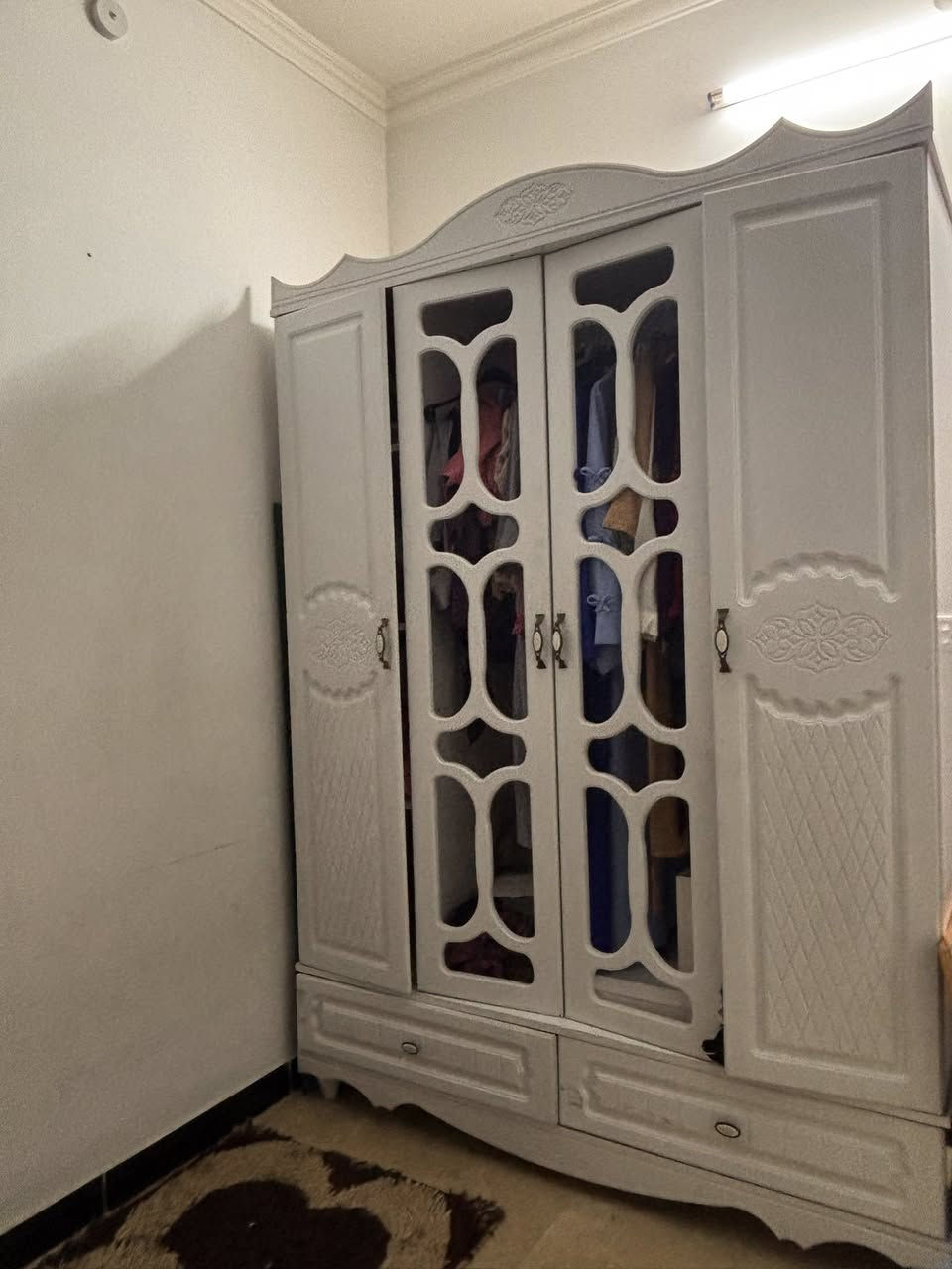 غرفة بناتيه نفر واحد 
جربايه بيهـا ضرر بسيط تاج مكسور تكدر ضبطها بخشبايه باقي جربايه نظيفه 
ميز وتواليت ثلاث مجارير
ميز اربع مجارير
كومدي جربايه مجر واحد كامل بي اربع رجلينات نظيف جداً
كنتور اربع بوب موجودات المرايه مال بابين بس اني شايلتهم وموجودات تكدر ترجعهن ويرجع نظيف جداً
سعرهـا 450 بس والله مشتريتها بـ700
الشد والنقل عليكم فضلاً وليس امراً العنوان بغداد الكاظميه اჂ̤ استفسار خاص عيوني


**إذا كنت صاحب هذا الإعلان وتريد حذفه لأي سبب، رجاءا أرسل رسالة إلى الدعم الفني**