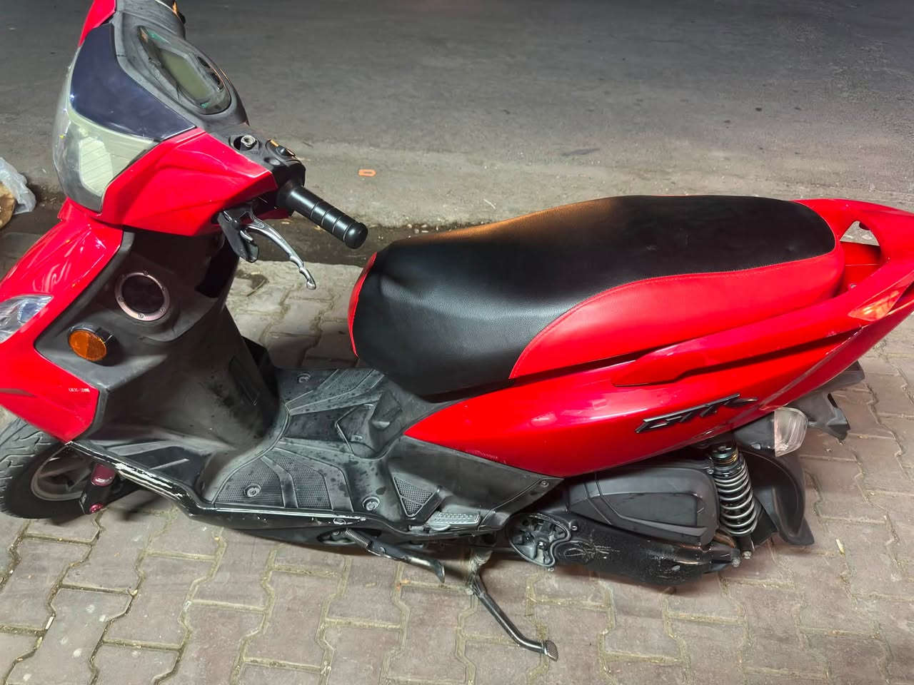 السلام عليكم دراجه GTR للبيع دراجه بيه صدر رياضي وفج رياضي ودبلات خلفيه رياضيه وكلجات رياضيه كفرات بلاديه كهربائيات كله شغاله دراجه بلاديه ما مفتوح بيه برغي السعر خاص *********** هذا رقمي واتساب متواجد
