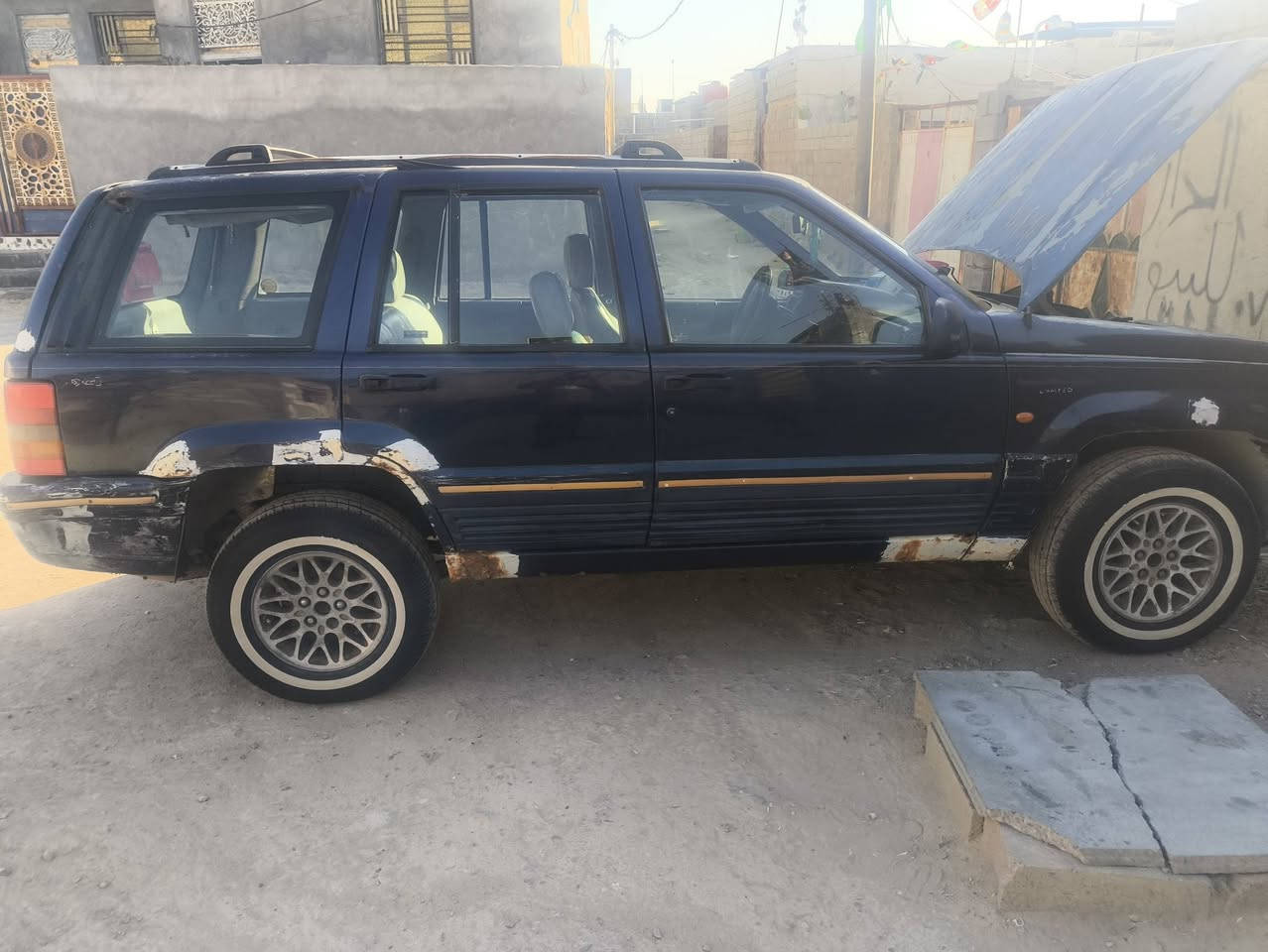 السلام عليكم جيب شيروكي موديل 98رقم بصره مكينه وكير 3000فيفيتي حداده جديده كهربائيات كلهة شغاله وبلاديه تايرات نضاف دواخل نضاف كلش حلوات البدي بي خياسات بسيطه  مكان البصره الهارثه السعر 29بي مجال ***********
