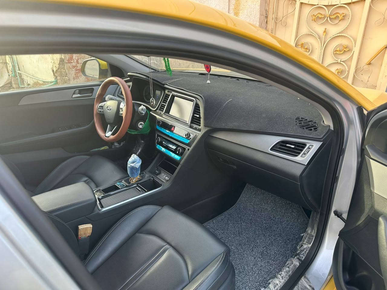 السلام عليكم سوناتا موديل 22 ماشيه 50 وارد كوري أصل غاز خط واحد ضررها جوملغ أيسر رقم بابل السعر 200 وبيها مجال قليل جداً الشراي يتصل ***********
