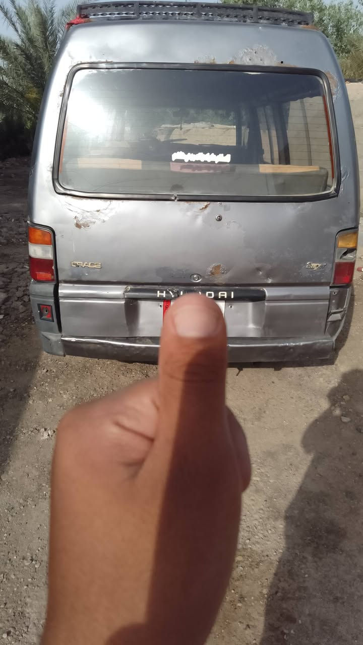 سلام عليكم 
سياره كيه هونداي للبيع مديل 92 مكينه تنقص حداديه جديده كير عادي  دوشمه نضيفه رقم واسط سعره 25 ورقه وبيه مجال  مكانه واسط للستفسار أتصال على الرقم 
*********** بي واتساب

