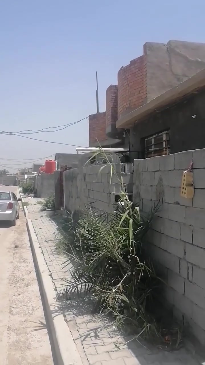السلام عليكم بيت للبيع في حي القادسية قرب جامع الشاكرين 50 متر غرفه ومطبخ وصحيات ركن على شارعين *********** السعر 28 بي مجال شويه طابو ملك
