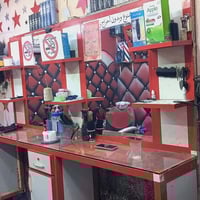 لدينا.. ديڪور محل حلاقه للبيع   امرايات خلفيات عدد 2 وميز رفوف.. نضيف ...