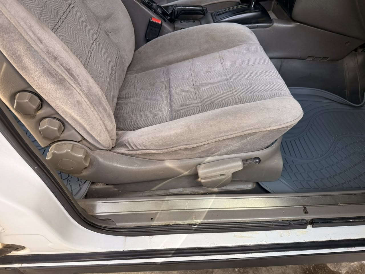 سلام عليكم للبيع اوبل اوميكا  موديل ١٩٩١
محرك ٢٠ كير اوتماتيك  تبريد ما يشتغل 
 رقم أربيل سنوية جديد رقم جديد 
دفتر بانزين موجود       شاشة أندرويد كاميرا خلفي 
موصفات فول  CD كرستال   داخل رصاصي 
جامات كهربائي سقف سلايت كهربائي 
سيارة بدون ضرب بدون صبغ هلال واحد صبغ
كير محرك بلشرط محرك شادها جديد مال تفصيخ 
كهربائيات كلها شغال    صدرها جديد 
سيارة باقي على وضع شركة  بدون خياس 
سعرها ٥٧$ 
رقم موبايل ***********
مكاني كركوك
