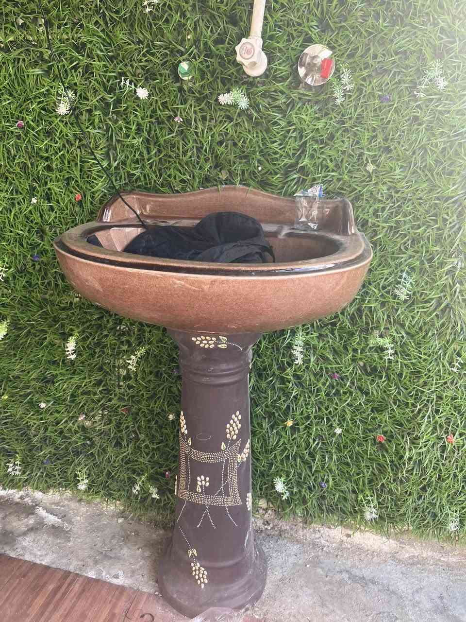 غراض حلااقه كامله للبيع  العنوان نجف حي الجامعه ***********
