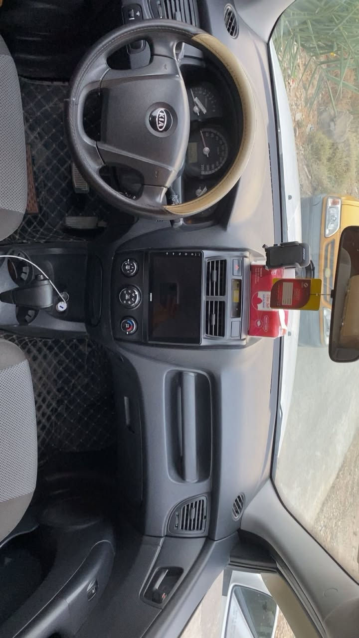 السلام عليكم سبورتج ٢٠٠٩ خليجي بأسمي رقم شمالي تريد تحويل تريد وكالة مكفولة من الصبغ والضربة فقط ربع الجاملغ الخلفي صبغ بدون دواخل صدر جديد خلفي وامامي على أيدي وتخم تاير جديد صار اسبوع شديته تدفئة وتبريد جيدة جدا ومكينة وكير مكفولات السعر ١٢٥ قفل من الأخير والسونار موجود مع الصور وهذا رقمي *********** مكان السيارة بغداد
