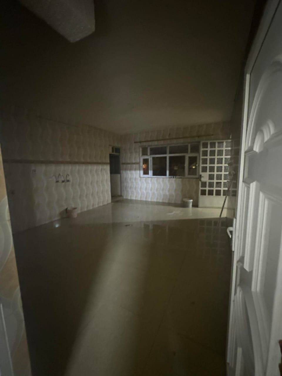 بيت للايجار طابق ثاني حي المثنى خلف عمارة النمور وماكس جم مساحة 200 متر درج خارجي يتكون من غرفتين وهول واستقبال ومطبخ وحمام وتواليت 
للاستفسار

***********
