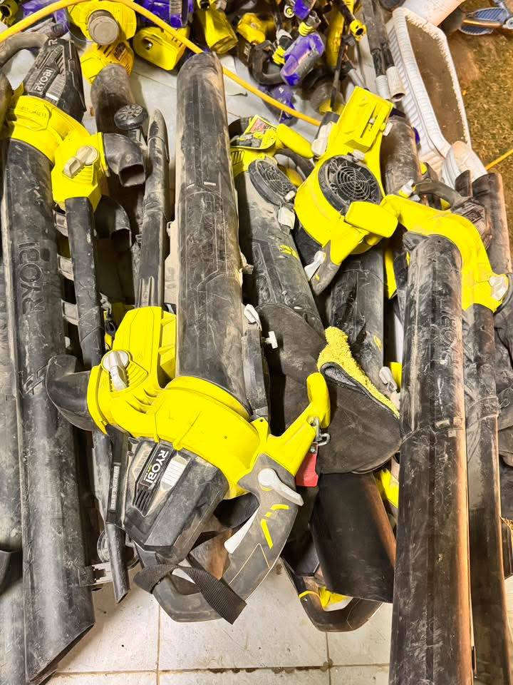 مكانس حدائق وحاشوشه ثيل اسعار جدا مناسبه بدون بطارية سعر القطعه ١٢الف يتوفر توصيل


**إذا كنت صاحب هذا الإعلان وتريد حذفه لأي سبب، رجاءا أرسل رسالة إلى الدعم الفني**