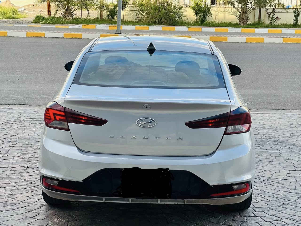 السلام عليكم 
للبيع بسعر مناسب جدا 
النترا 2020 امريكي 
ب 109 وبيها مجال بسيط 
حادثها بامريكا بيها ضربه بسيطه فوك الايت 
طارف بونيد وطارف الجاملغ بدون قطره داخل ورقم الشاصي بلمنشور 
وهنا بلعراق صار بيها شخط بين باب وجاملع ونصبغ والباقي مكفول شرط الفحص وين ميعجبك 
محرك 2000 دوش 
كير ومحرك شرط بدون عيب وبدون فتح 
صدر جديد 
تبريد ثلج 
تدفىه نار 
ويل كروم 
كشنات جلد تدفىه تبريد 
مثبت سرعه
رادار جانب 
كامره خلفيه 
شاشه كبيره 
حساس خلفي امامي 
وبيها هواي مواصفات بعد 
رقم اربيل سنويه مساقطه 
شرط التحويل والغرامات 
مكاني صلاح الدين تكريت 
ملاحضه ماكطع سعر بتلفون  شراي تعال وتشلع عيوني 
***********
