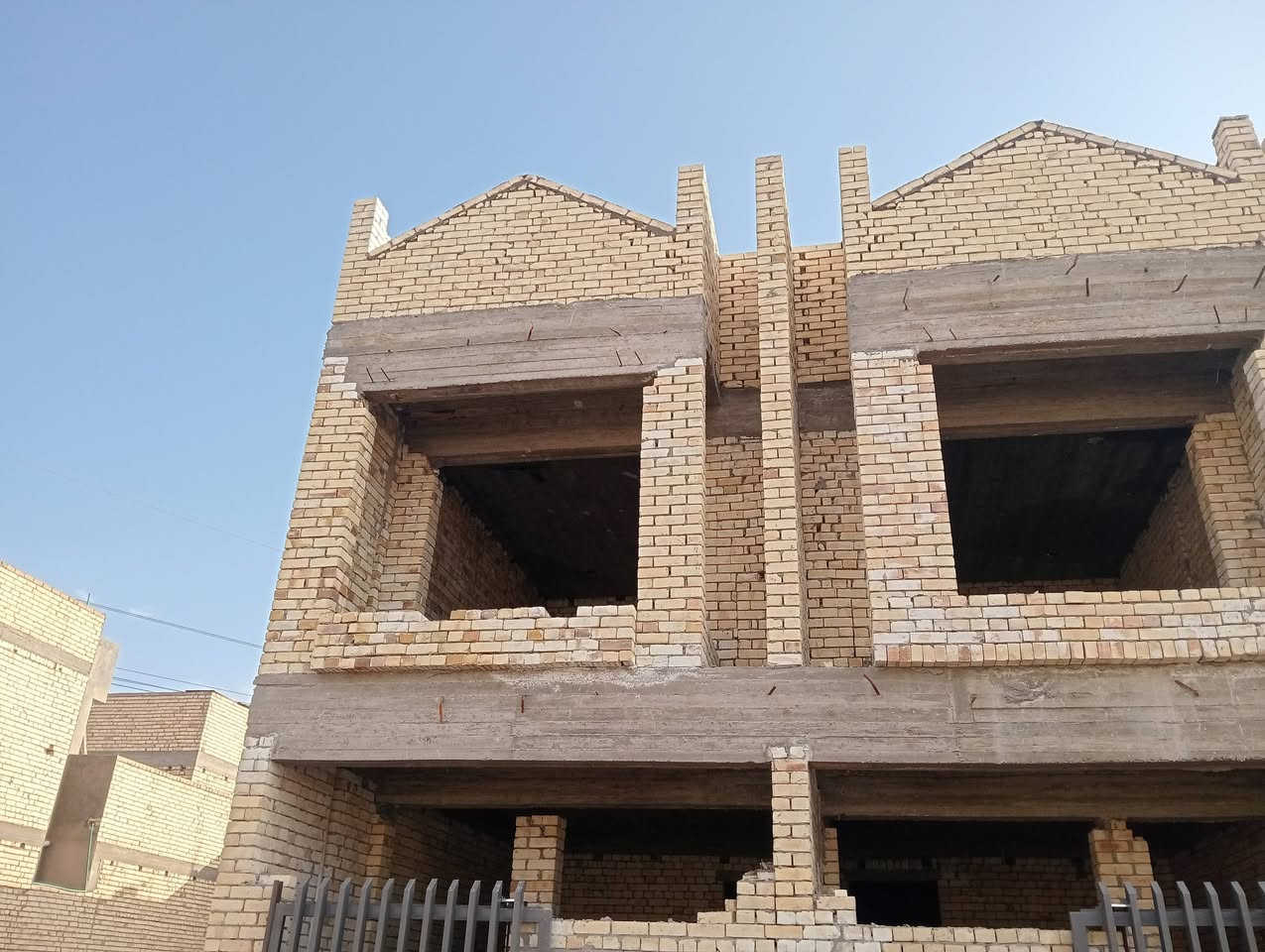 السلام عليكم متوفر كادر بناء مصري شغل درجه اولى تسليم مهندس أسعار مناسبة للجميع مصدقيه بالمواعيد *********** في واتساب
