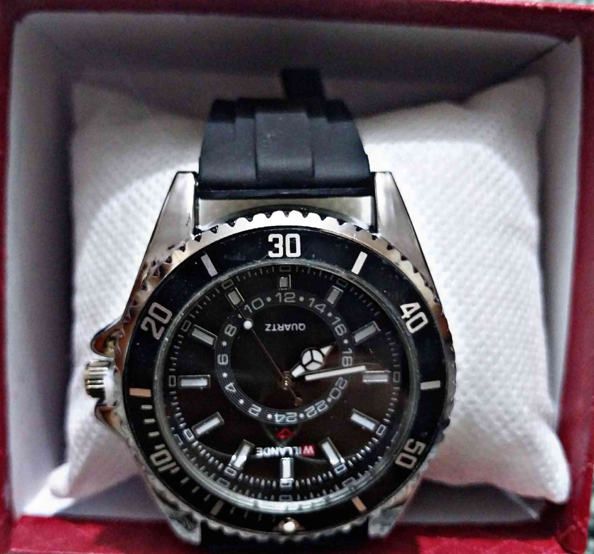 ⌚️ ساعات رجالية فاخرة
✨ ضمان الجودة بأفضل سعر ✨  

- 💎 سعر القطعة: 15,000 الف فقط 
- 🔥 عرض قطعتين : 25,000 دينار  
- 🚚 التوصيل مجانآ لفترة محدودة  

---

✅ ضمان الجودة
- افحص الساعة يم المندوب قبل الدفع.  
- إذا مو نفس الصورة أو الكواليتي تقدر ترجعها فورًا.  

---

🌟 ليش تختارنا؟
- موديلات حديثة وعصرية تناسب كل الأذواق.  
- أسعار منافسة ما تلقاها غير يمنا.  
- الكمية محدودة… العرض لفترة قصيرة!  

📩 للحجز والاستفسار:  
- راسلنا على الصفحة مباشرة.  
- أو عبر واتساب: ***********
