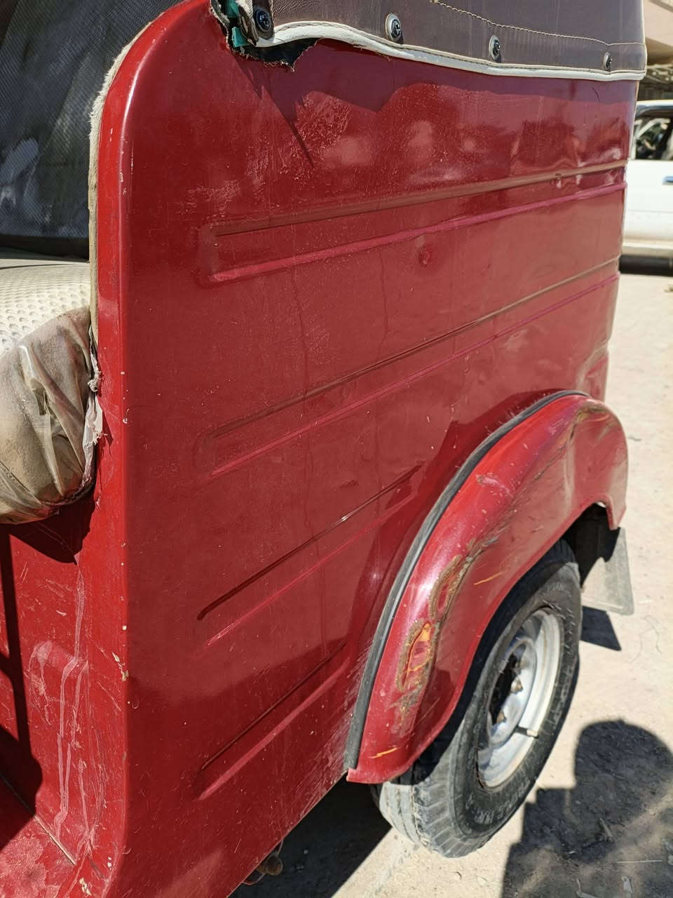 تكتك 17 سنويه رقمه طالع انكليزي باقي عل استلام بغداد سبع قصور مابيها اي نقص مصبوغة للجماليه بدون ضربه مامتواجد خاص رقم *********** سعر 5 وربع وبيها مجال
