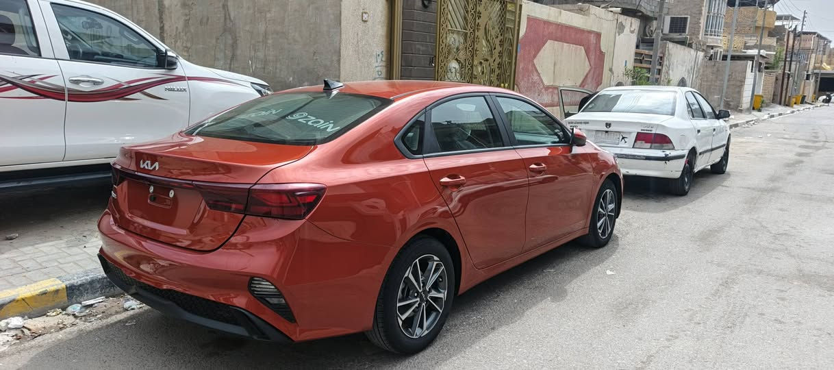 السلام وعليكم كيا فورتي مديل 2023 السياره حره بدون رقم تترقم جميع المحافظات دخول جديد  السياره حادثه دعاميه فقط وراجعا نفسها والمدكر المامي مفتوح مناك وخلي بل سياره هم راجع نفسه الباقي كفااله ممشا السياره 31 ميل السعر 145 
رقمي وتساب *********** البصرة, العراق
