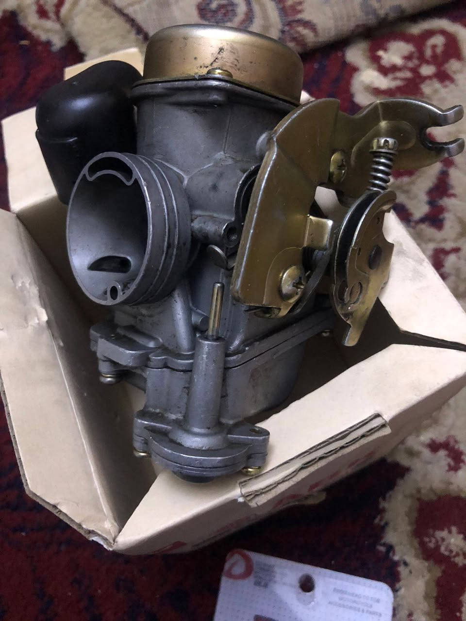 سلام عليكم ماكس ثعلب 140 شلعه ومعدل تخبل  ناقصها بس دشبول المكينه مفتوحه مبدل فقط ولفات اصليه تاخذها نكره سلف جاهزه للدلفري كابريتر مبدل جديد ميصرف بانزين ابد فيت بم جديد خرز 9 غرام جديده بنز كلج جديد بنزات جدد صالنصه رياضيه هواي تفصل اشاير لد كبل تاخذه صندوق دلفري جاهز تطلع دلفري ستانين اصليات  وبيها خير من الله كلوبات اصليات  الشواحن وبيها ضمان يوم كامل السعر 450 غير قابل للتفاوض وياها كابريتر مستخدم وخرز المكان بغداد الغزاليه تواصل ***********
