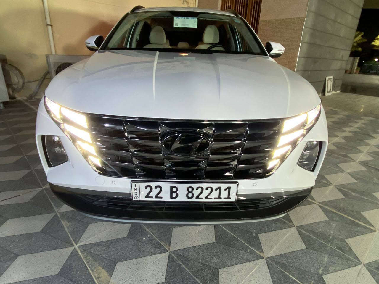 هونداي توسان   2023 خليجي 

ماشيه 40  الف فقط جديده بمعنى الكلمه

سونار جديد موجود بلمنشور  

رقم أربيل جديد  

تحويل وكاله موجود  

سياره مكفوله لا صبغ ولا بارد 

سياره بحالت زيروو بمعنى الكلمه 

  اليكم التفاصيل الآتية فول موصفات 

 حجم المحرك 2.0L 

 مفتاح التشغيل بصمة 

 تشغيل عن بعد 

سايد بريك بصمه 

 اريل نفكيتر 

حساسات أمامية 

حساسات خلفية

لايت زينون + LED 

 كشافات 

 بك لايت LED 

 دخول بصمة ذكي 

 ويل كب 18

 4 دسك

 حساسات ضغط الاطارات 

 اشارة في المرايا الجانبية 

 المرايا قابلة للطي كهرباء 

 ماسحة خلفية 

عدد AIR BAG 2

 هاند بريك بصمة 

 ا ABS 

 دشبول شاشة ديجيتال 

 شاشة Apple Car play 

 كاميرا دوارة 

 مقود جلد حياكة 

 مثبت السرعة Cruise 

 المودات والاوامر الصوتية 

 ا Bluetooth / USB 

شاحن هاتف Wireless 

مخرج منفذ الطاقة 

فحص نظام السيارة 

تتسع المقصورة ل 5 ركاب 

حركة المقاعد الأمامية كهرباء 

تجاوي 5 متحركة 

 نظام الايزو فكس ISOFIX

 قطعتين تبريد  

 أوضاع القيادة Drive Mode 

 ا ECO / NORMAL / SPORT 

 أوتو هولد Auto Hold 

 نظام مانع الانزلاق 

 نظام نزول المنحدرات 

حاملات الأكواب عدد 8

 بردات أبواب خلفية 

 بردة خلفية 

 بردة خلفية 

السعر 218  بيها مجال 

رقمي *********** 

مكاني واسط العزيزيه
