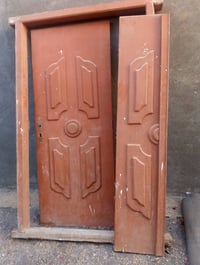 باب خشب • للبيع