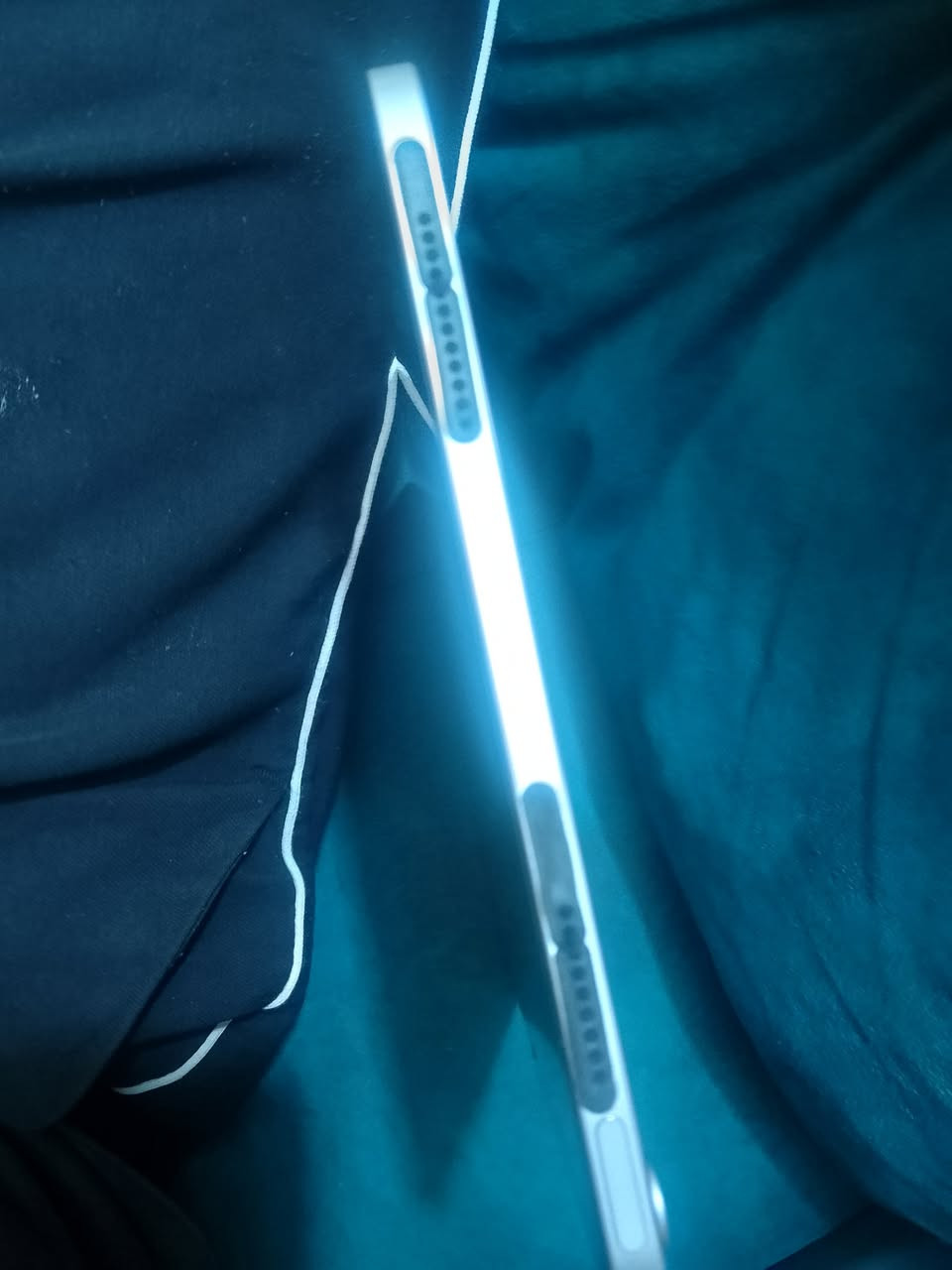 السلام عليكم ايباد 11 اي 16 ايفون جهاز نظافه 100 على 100 مشحون ثلاث مرات وقدامكم نظافه الجهاز حتى فلاتر حاطط للسماعات ملحقات هذا كامله ويا كفر صار عندي ظرف السعر 500الف وبي مجال رقم تلفوني(***********)
