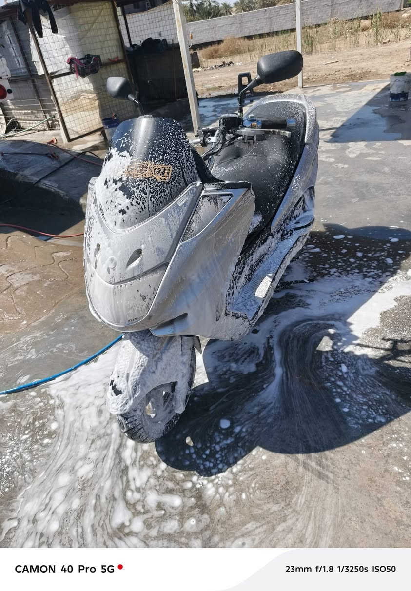 سلام عليكم
ماجسته دبل رون ABS موديل 2003 مكينه ربع 250cc بيه نقص چكمچه صفحه يمنه و دوسه وباقي كامل كل غراضه بلادي حته براغي كفر اصليه و ضفيره مابيه اي چطل او تيب غير بلاد حته فيشه ملف و كتف شحن اصلي كهربائيات كله شغاله ما عده دكمه دبل اشاره فقط بكلايت و اشاير و مازده كرستال اصل كان مدوشم جديد كابريتر اصلي و فيت بم اصلي بيه شخوط ب بجم فقط كلوب جنطه شغال 
ماشيه 56 الف و نص حقيقي 
حماوه نص ثابه و ما بيه صرف بانزين 
اويها جامه طويله و شوته رياضي نيكل 
سعر 725  الف وبيه مجال و سعر و دراجه من جانب مشتري والله عظيم 
مكان بابل محاويل 
رقم (***********) 
اذا اكوو مراوس ب دايون عضم هم ترهم
