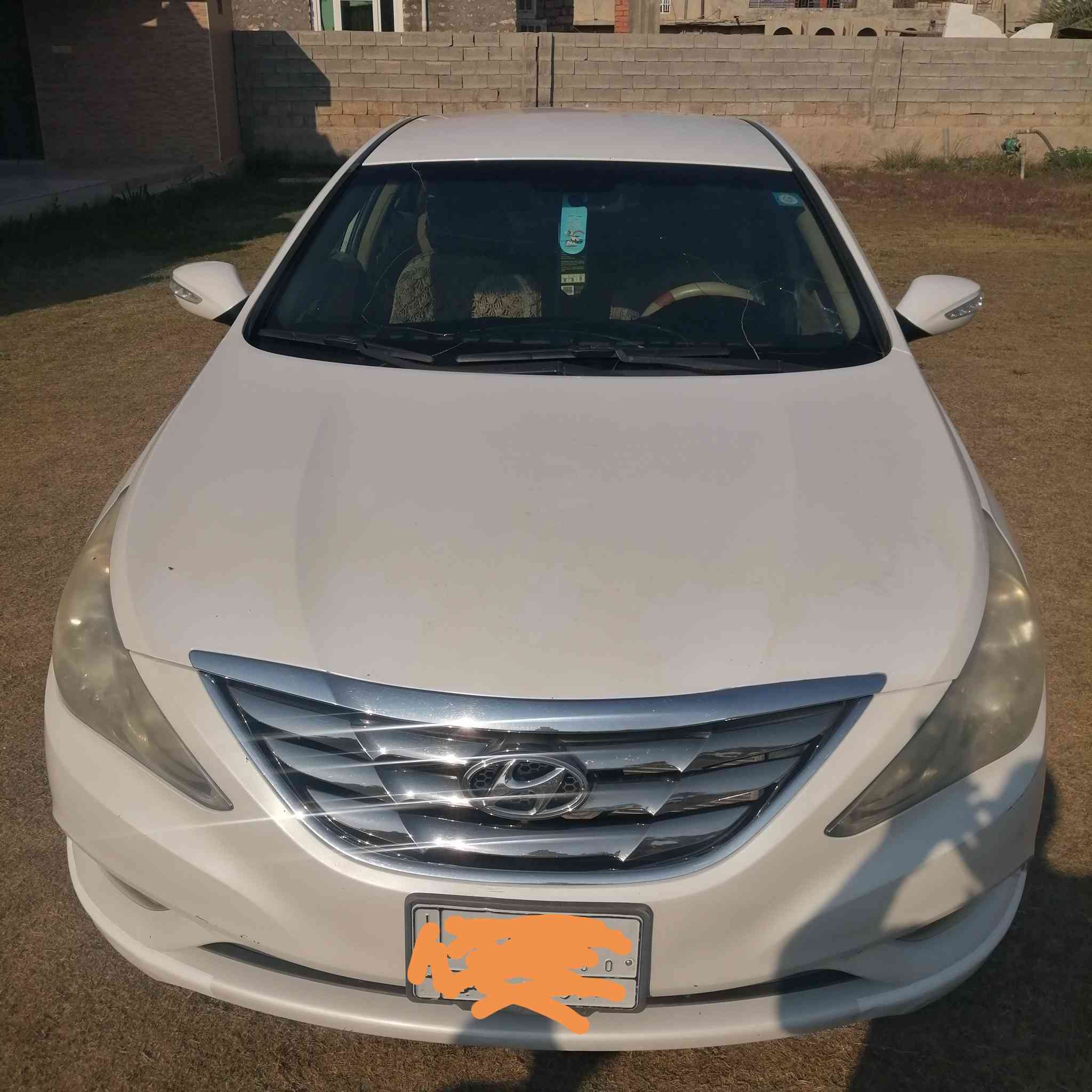 السلام عليكم :للبيع سوناتا 2011 خليجي محرك 2400 تبريد قطعتين بأسمي انبار
السعر 11500 وبيها مجال الرمادي سجاريه 
الهاتف :***********
