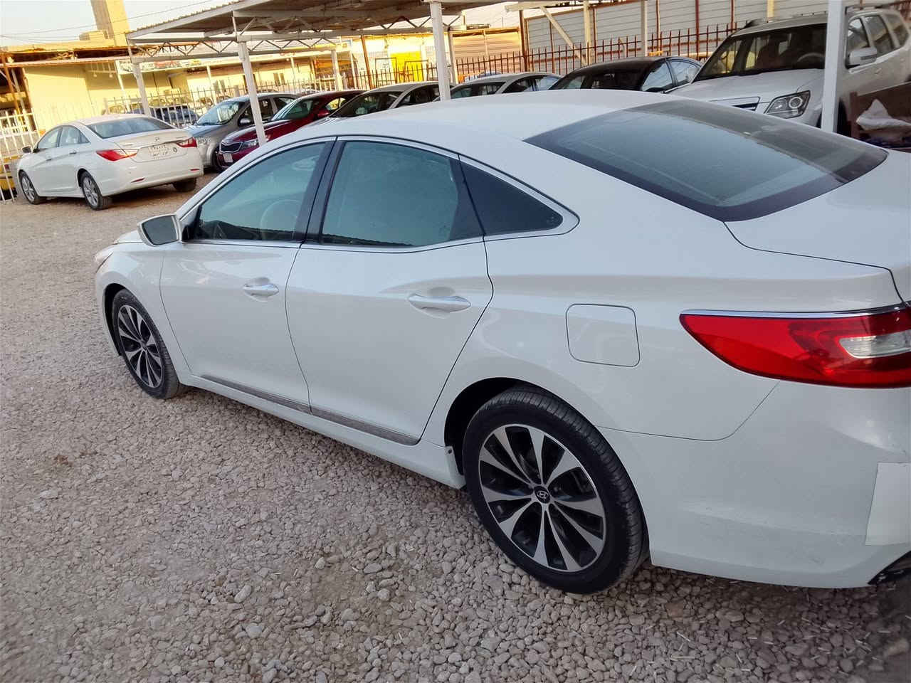 هونداي ازيرا 2012رقم دولي الجديد سعر 135 السيارة مكفولة كفالة عامة ضربة وصبغ وتبديل ماعدى بارد شبر بخشم الجاملغ الامامي جهة السايق  محرك مامفتوح محرك كير حدادية كلة كفالة عامة تخم تاير جديد فول مواصفات ماعدى البصمة والبلرامة بردات كهرباء محرك ٣٠٠٠ تلفون ***********/***********ابو حسين مكان السيارة الديوانية
