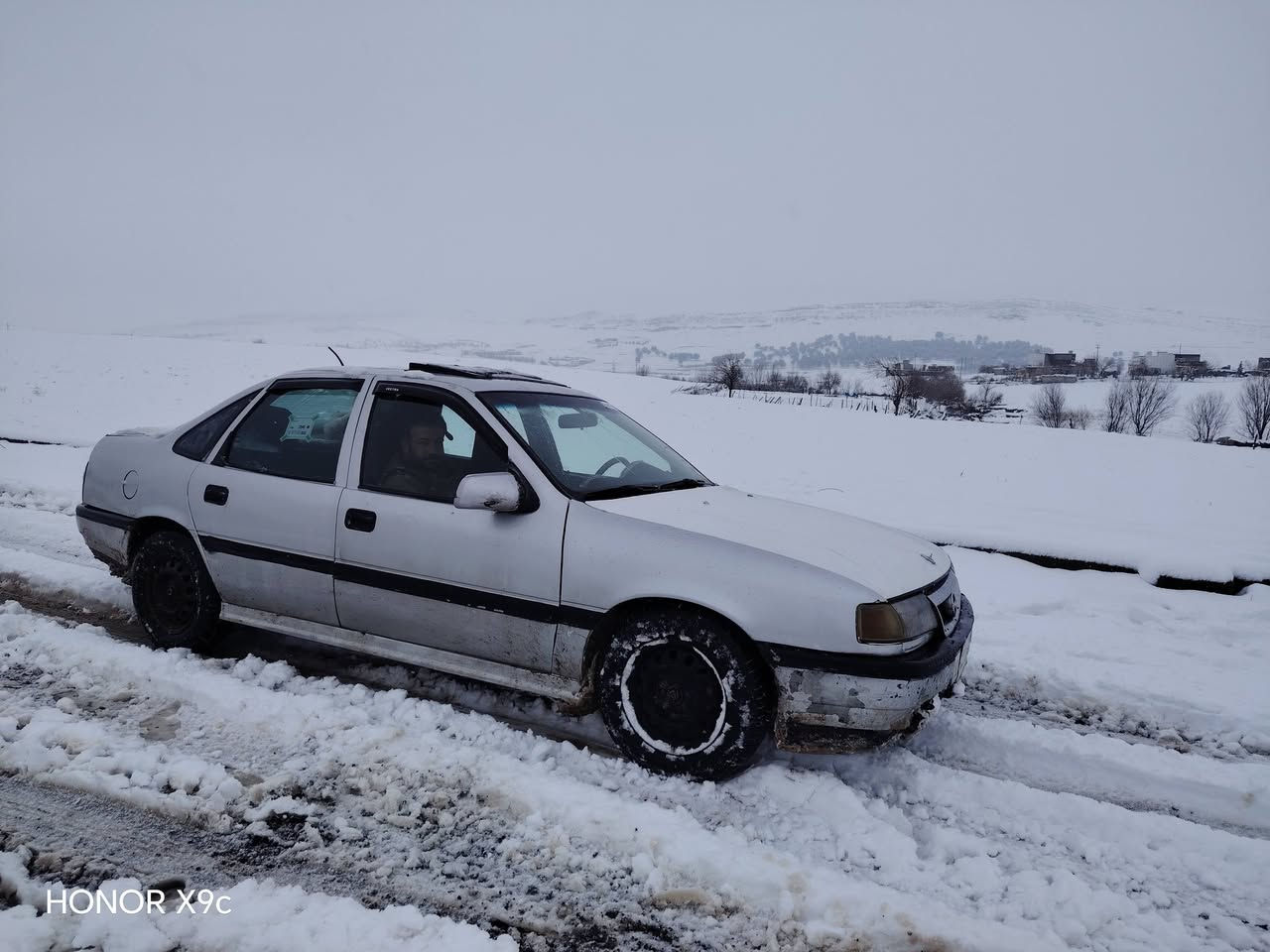 نرخی(( 16وەرەقە))
ئۆپڵ 1992 مەکینە 16قایش باریک بەشەرتی گێڕ ومەکینە سەنەویە بەس بۆکەرکوک نابێت بەشەرتی هەموشتێک چوارتایەو ویلی تازەی لەژێرە گەرمی و تەقەو ڕەقە و هەمووگیانی بەشەرت ***********
***********
