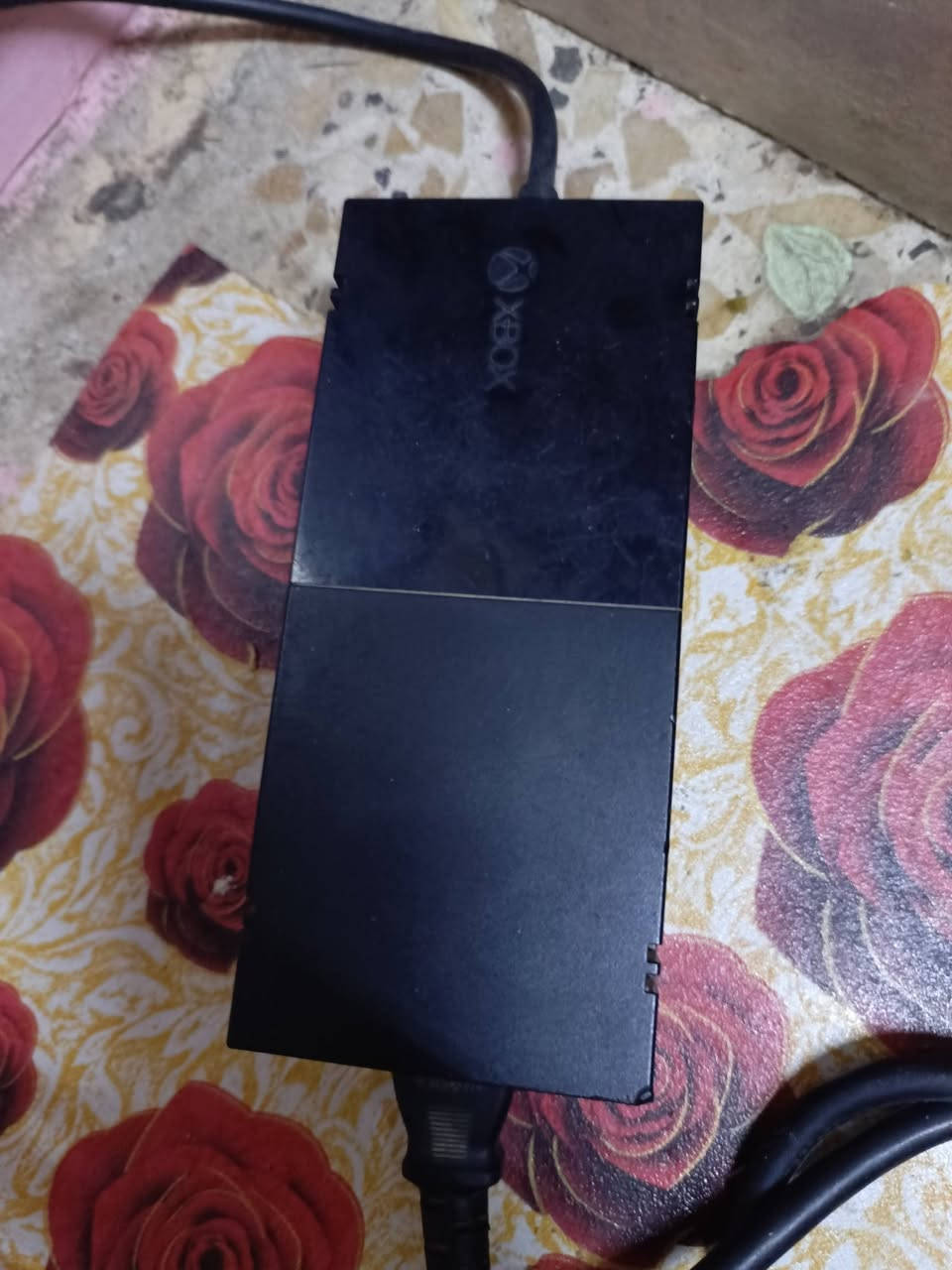 السلام عليكم عندي اكس بوكس وان فات البيع ملحقات كامله يده اصليه ومحوله نضيف كلش بي العاب فيفا 26وبيس25 وسيارات السعر 140الف وبي مجال قليل الشراي مكاني البصرة حي الخضراء مقابيل محد النفط الرقم ***********
