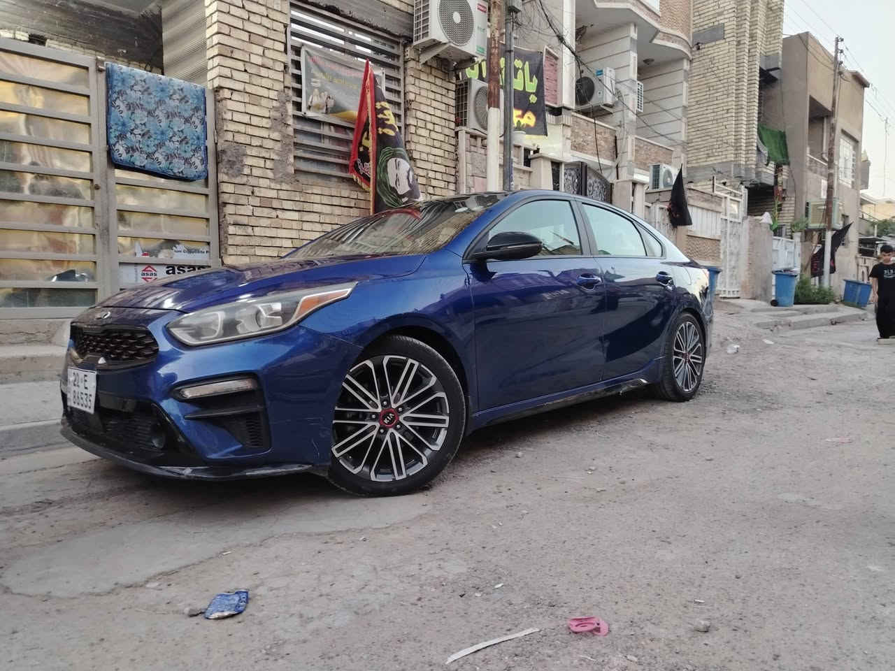 كيا فورتي GT
موديل 2021

رقم اربيل الجديد بسمي مو بسم شركة شوكت متريد تحويل احولك وارد امريكي سيارة حادثها من امريكا بس بنيد ومصبوغ نفسة وبالعراق نطخ الباب الي بصف الراكب وصبغتة يعني سيارة ليبل واحد فقط صبغ بنيد وباب  محرك السيارة 1600 تيربو فول مواصفات عدا الفتحة  تخم تاير نظبف باتري جديد السيارة ماشية (٧٤/ميل)  السعر ١٢٠$ وبيها مجال مكان سيارة بغداد الشعب رقم تلفون *********** بي واتساب
