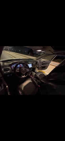 السلام عليكم….للبيع
#المركبة:جيب كومباس موديل 2020
الفئه:ترال هوك
#الكفاله:وارد امريكي نكفل الغرق والشاصي 
#الرقم: بغداد
#الضرر: الصور بالمنشور 

المواصفات

جيب كومباس اللون ابيض فئه ترال هوك 
محرك 4 سلندر 2400
لايتات اصفر مع كشافة دعاميه LED
السياره دفع رباعي
بانوراما 
بصمه للأبواب الاماميه مع بصمه للجنطه.
باب خلفي كهربائي شفط
السياره تشغيل عن بعد
ويل كب حجم 17  مع طقم تاير بحاله ممتازه جدآ
كاميرا خلفيه اصل دواره مع الستيرن 
غرفه السيارة جلد
تحكم كهربائي متكامل لمقعد السائق فقط
تحكم ستيرن جهتين بلوتوث وحاكية
كروس سرعه وتحكم صوت 
السياره 5 راكب مع تدفئه تبريد
شاشه دشبول كبيره لمجموعه من الايعازات
السياره ماشية 55000 حقيقي فقط 

 السعر 152ورقة
استفسار ***********
