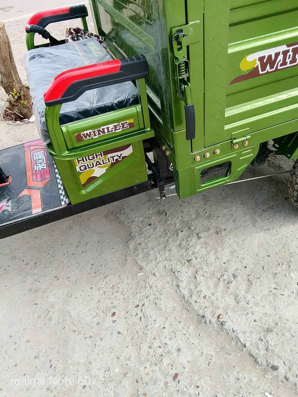 السلام عليكم  ستوته شحن موديل سته وعشرين زيرو ماشيه أسبوعين  ست بطاريات حجم اثنين وثلاثين أمبير مكاتبه مجال ***********أصوليه مع ابو المعرض مكاني غزاليه  السعر مليون ويه وبيها
