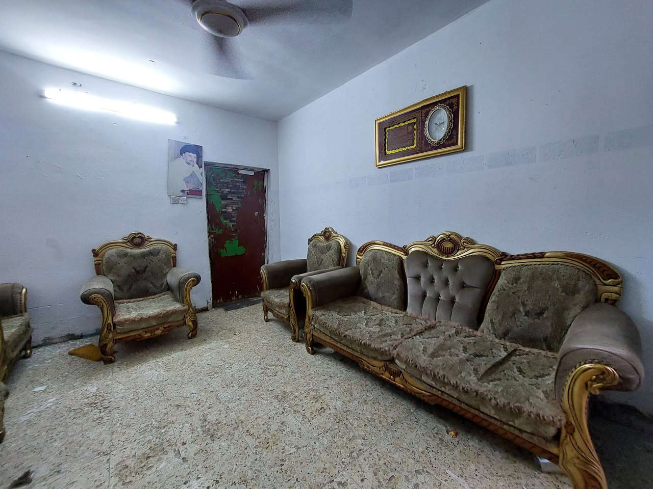 تخم ملكي تفصال تخم نضيف واي شي مابيه سعر 400 وبي مجال مكان زعفرانيه للتواصل واتساب ***********
