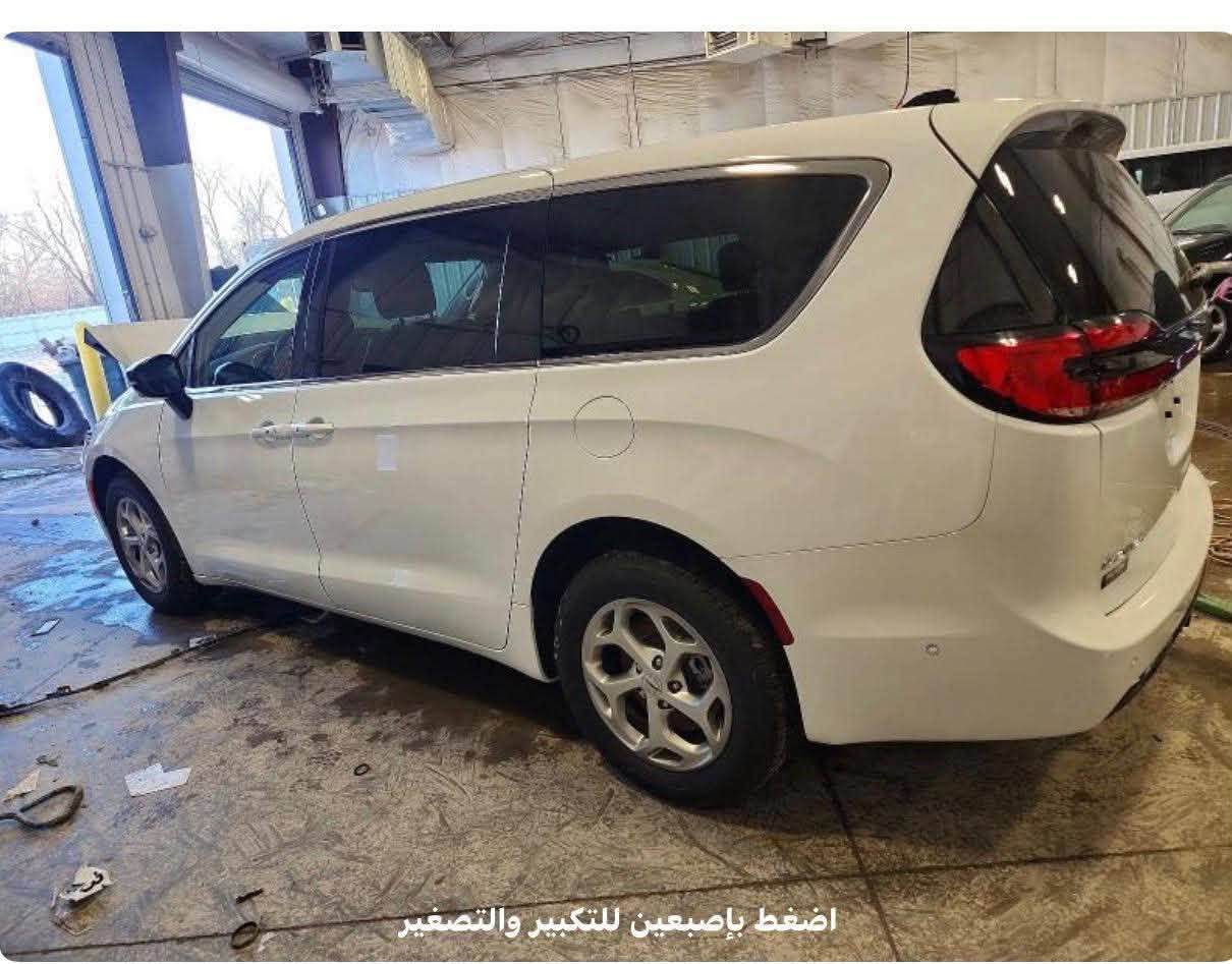 سلام عليكم
كرايسلر باسفيكا موديل 2024 واصله بل حره حاليا لمن لديه كتاب شهداء او حره مواصفات السياره فول لمتدد السعر 165

الهاتف ***********
