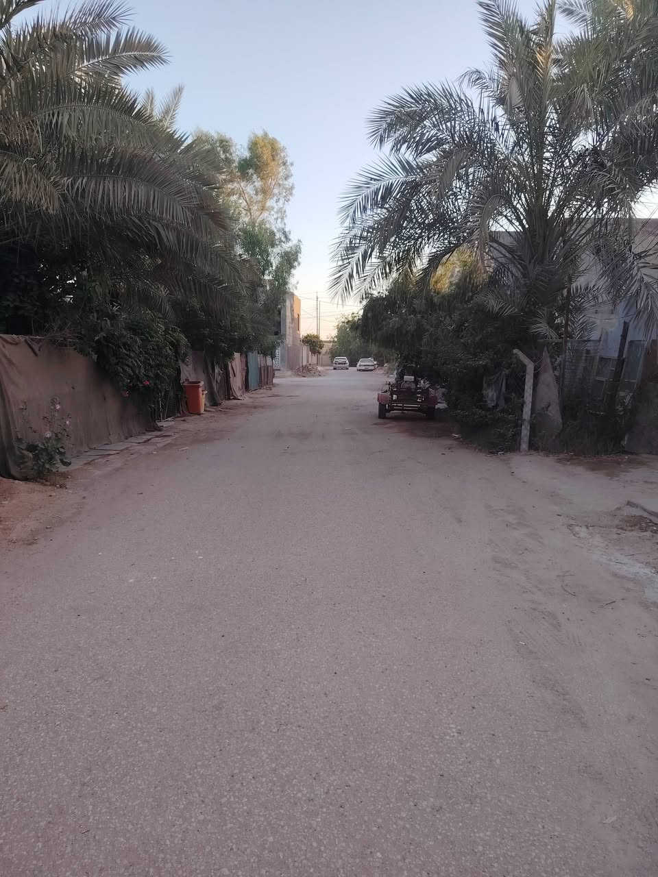 الدار للبيع طابو صرف المساحه 125 متر طابق ونصف الموقع ممتاز حي المطاط المناذرة خلف ملعب الخورنق مباشرتاََ خلف مدرسة احباب العراق يحتوي على :
1-استقبال كبير
2- صاله
3- غرفة
4-مطبخ حار + مطبخ بارد
5- صحيات خارجية وداخلية
6 - طارمة
٧-حديقة امام المنزل ٨٠٠ متر مسيجة وتابعه لصاحب الدار

             (الطابق الثاني) يحتوي علي :

1- صاله صغيرة
2- غرفه سويت كبيره جداََ
3- صحيات داخل الغرفة
4 - سطح
السعر 115 للأستفسار اكثر الاتصال على الرقم ***********
