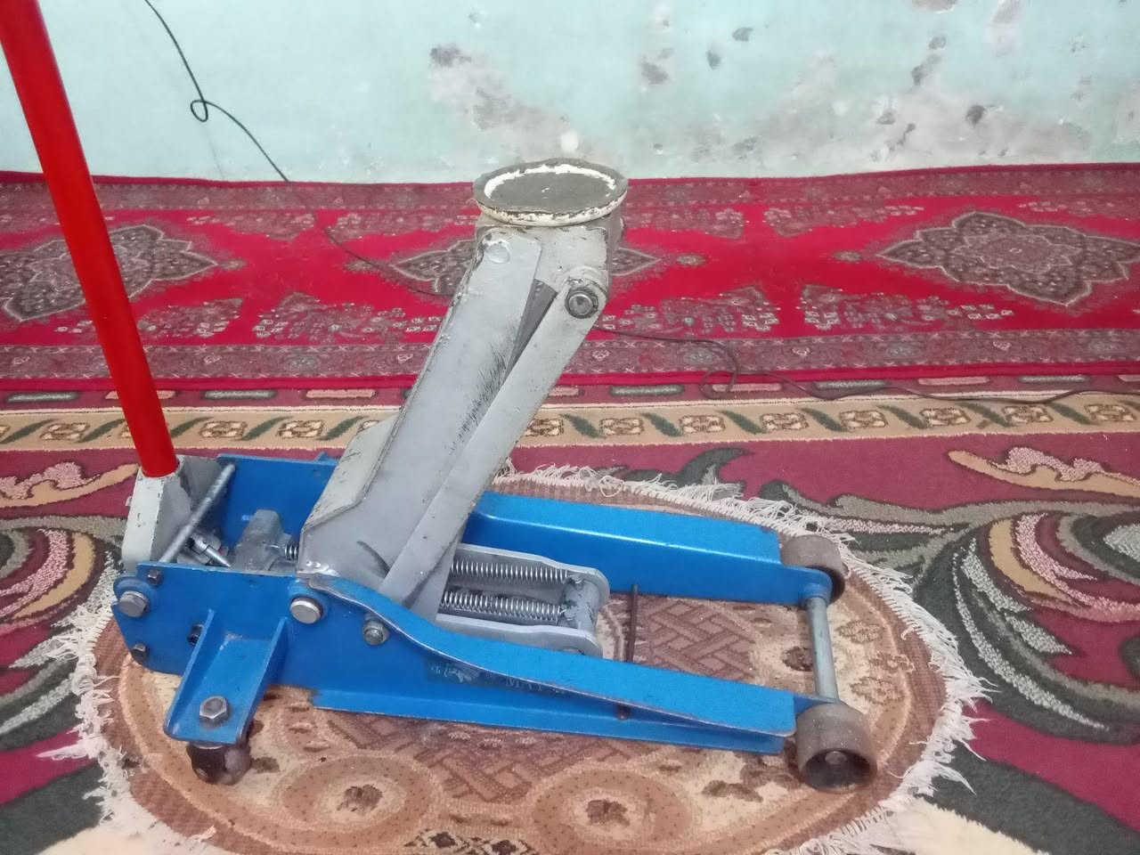 💢 يوجد توصيل لكافه المحافظات
جك تمساح 5 طن ضخم حجم كبير دبل بستم مكبس كبير استعمال قليل اخو الجديد بلادي مامفتوح اصلي قديم باب اول وزن ثقيل جدا وذو متانه عاليه جدا خالي من اي نظوح قطرة ماينظح  يستخدم لكافه السيارات العاليه والناصيه  السعر 110الف المكان بغداد *********** بي واتساب بغداد, العراق
