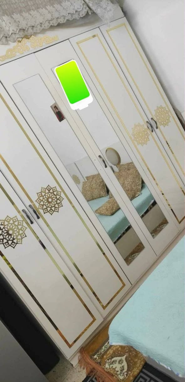 السلام عليكم عندي غرفه نوم البيع مستعجل 300 والاتصال على رقم***********
