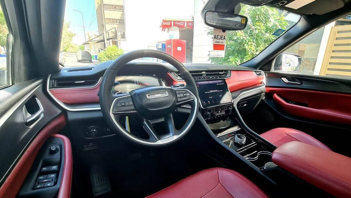 🛡️جيب كراند شيروكي بلاك ادشن🛡️
الموديل : 2023. (خليجي)  
المحرك : 293hp . V6. 3.6L 
العداد : 14الف كيلو متر
الضمان : 3 سنوات او 60 الف كيلو متر . 

🔶المواصفات :-
* 5 راكب .
* دفع رباعي 4x4 . 
* رادار امامي مع مانع تصادم . 
* تحذير الخروج عن المسار . 
* تحذير النقطة عمياء  .
* نظام تحذير عند التقاطعات. 
* شاحن موبايل وايرلس. 
* ويل قياس 20 انج .
* فتحة سقف . 
* لوحة القيادة بقياس 12 أنچ. 
* كير شفتر بالستيرن . 
* كاميرا خلفية. 
*شاشة كبيرة 10.1 أنج
* المصابيح الأمامية زنون .
* كشافات الضباب زنون . 
* دخول ذكي. 
* تشغيل عن بعد .
* الصندوق الخلفيي كهربائي .
* فرش المقصورة الداخلية من الجلداحمر .
* مقعد السائق كهربائي .
* المقاعد الأمامية تدفئة .
* حساسات خلفية . .
* مكيف خلفي . 
* تدفئة مقود القيادة . 
* مانع تصادم خلفي .
* بلوتوث تلفون . 
* محدد سرعة . 
* نظام التشغيل والإطفاء الاوتوماتيكي .
• وكالة  هارلم رقم اربيل 
•مغلفه بالكامل bbf 

⁠📍مكان السيارة كربلاء واتساب *********** كربلاء, العراق
