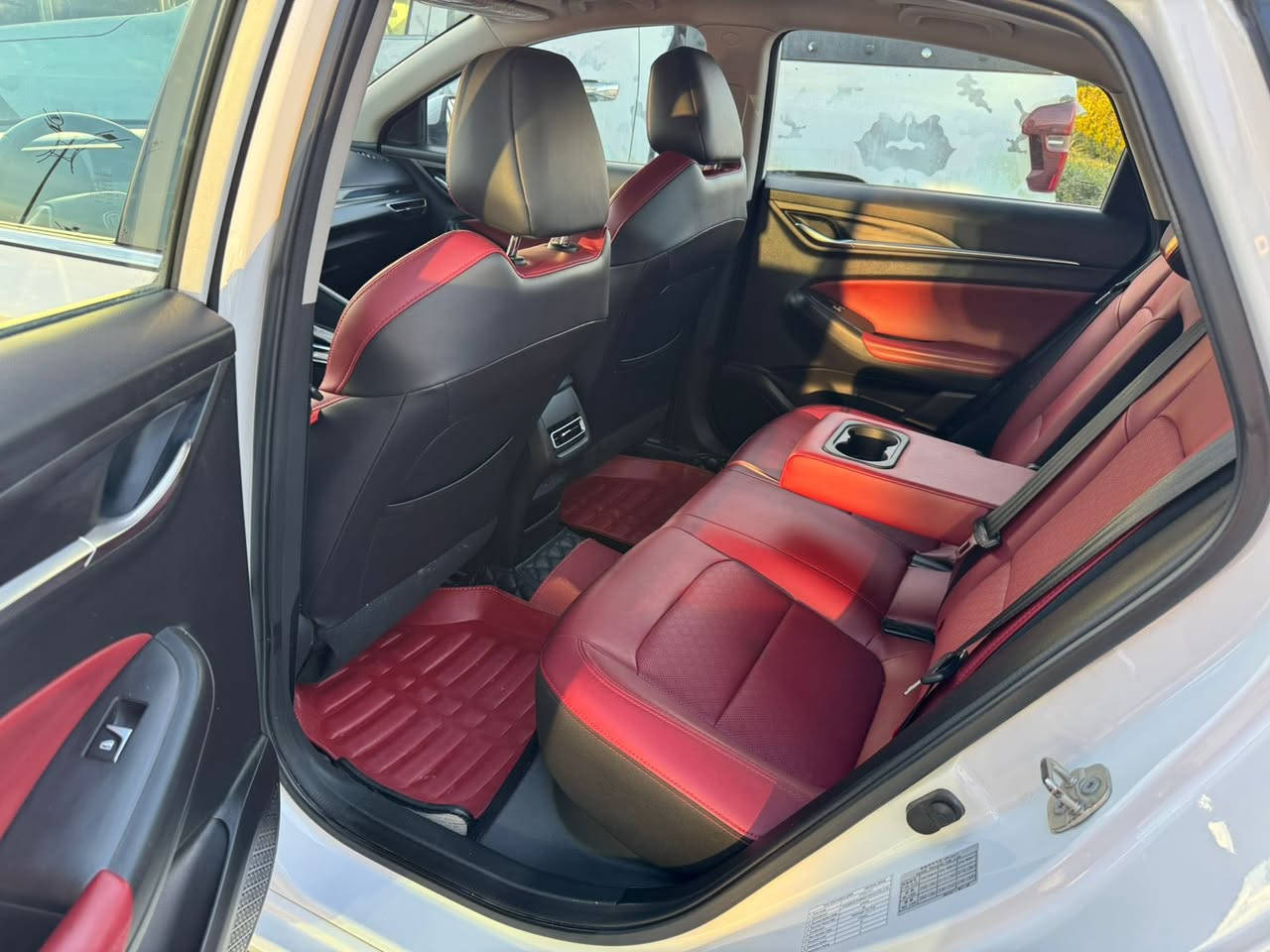 ايدو بلاس موديل 2023 مكينه 1400 تيربو فول مواصفات تشتغل بانزين عادي ماشيه 52 الف مكفوله من الصبغ عدا طخات بالجملغ الامامي وطخه بين الباب الخلفي وبين الجاملغ سكن سياره كلش نظيفه تخم تاير جديد السعر 18 مليون وبيهه مجال بسيط مكان السياره الدوره حي دجله ***********
