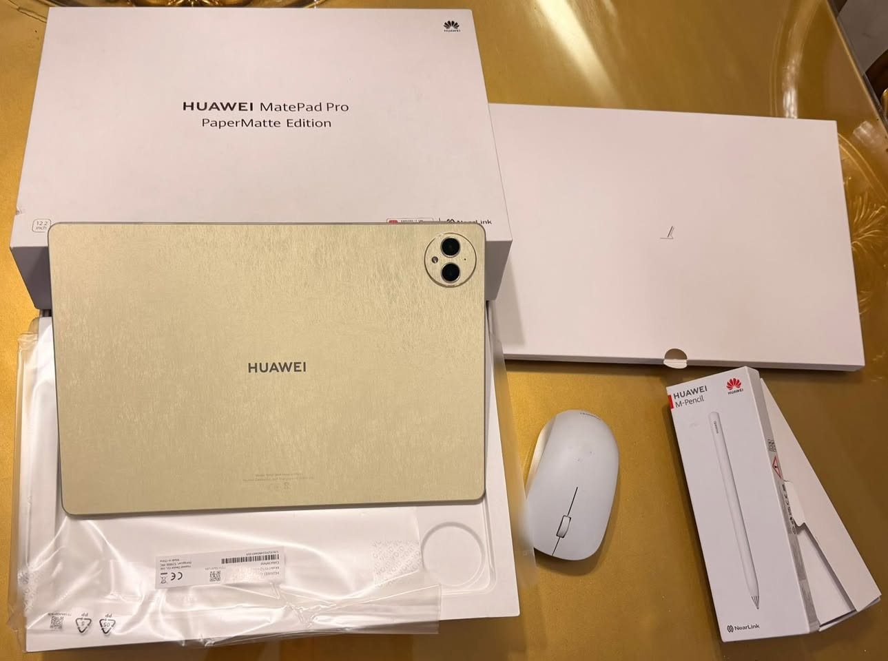 🚨🚨 للبيع فرصة لا تتكرر 🚨🚨
🔥 Huawei MatePad Pro 12.2 
فئة ميت باد برو بحالة ممتازة جداً

✨ أهم نقطة :
🛡 الجهاز داخل الضمان الرسمي مال الوكالة ولمدة 4 أشهر كاملة

✔️ يعني تشتري وانت مرتاح ومضمون والجهاز جديد جداً شخط مابيه 

المحتويات:
✔️ الكيبورد الأصلي
✔️ الشاحن + الكيبل
✔️ العلبة كاملة
❗ فقط القلم مفقود وسعر الجديد مو المستعمل 50 الف فقط 

جهاز نظيف جداً واستعمال قليل ، فرصة للّي يريد جهاز هواوي ميت باد برو بسعر مناسب وداخل ضمان رسمي .

💰 السعر: 925,000 الف دينار عراقي قابل للتفاوض 

📍 العنوان: مجمع بوابة العراق مقابل متنزه الزوراء


**إذا كنت صاحب هذا الإعلان وتريد حذفه لأي سبب، رجاءا أرسل رسالة إلى الدعم الفني**