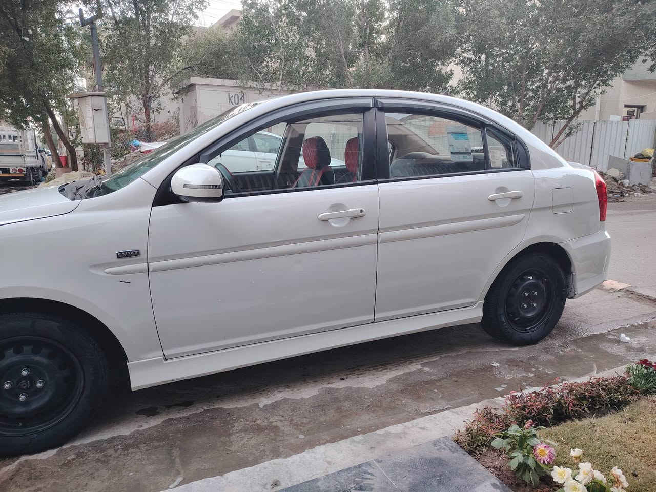 السلام عليكم ورحمة الله وبركاته
للبيع:
هيونداي أكسنت خليجي – موديل 2011 – فئة رياضي
السيارة بحالة جيدة وجاهزة.
بها فقط صبغ للدعامية الأمامية والخلفية، تقرير السونار مرفق.
بعد السونار حصلت ضربة بسيطة في البنيد وتمت إعادتها على البارد.
فقط تحتاج غاز لأن بيها تهريب كلش بسيط وما سويته.
السعر: 100# ورقة وبيها مجال بسيط
الموقع: بغداد – حي الجامعة
للتواصل: ***********
