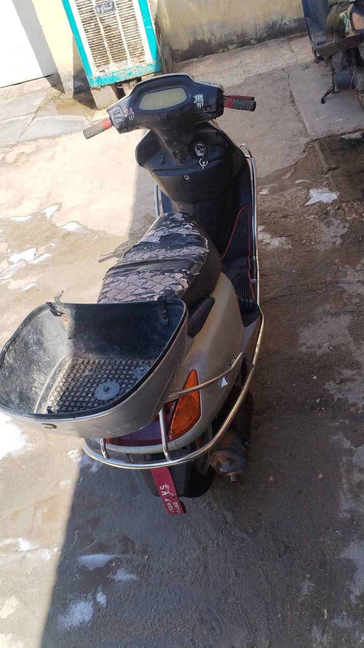 السلام عليكم سبيسي ماليزي للبيع كفرات بلاد كهرباياته شغاله عوزه فقط باتري هندر نكره دراجه خير من الله السعر 250 وبيه مجال قليل مكان كوت الاحرار الاتصال عله رقــم ***********
