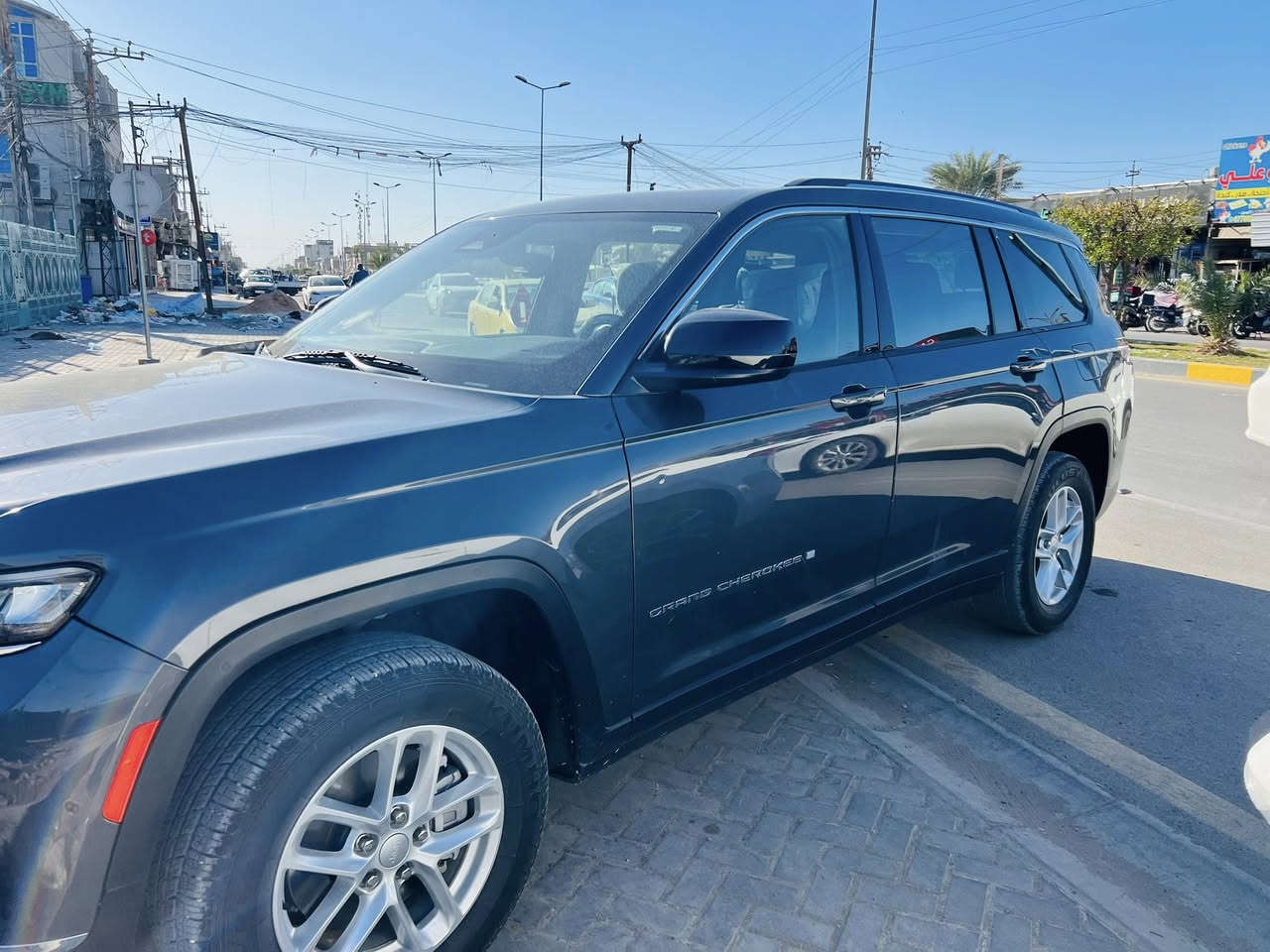 السلام عليكم شباب جيب شيروكي موديل 2022 رقم بغداد 7راكب
مواصفات 
السيارة ماشية 32 الف  حالة الايرباك سليمة
لون السيارة رصاصي
حجم المحرك 3600    بانزين 6سلندر
1-بصمة
2-رادارات جانبية
3-حساسات امامية. خلفية
4-رادار امامي
5-تحديد مسار 
6-مقاعد جلد.    مقاعد كهرباء.       مقاعد تدفأ
7-ستيرن تدفأ
8-خزن مري 
9-شاشة بحجم كبير 
10-كامرة خلفية دوارة 
11-كشنات vib منفصلات
12-حادث السيارة جنطة تبديل فقط قبق جنطة…
13-ابحث و شوف حادث السيارة 
14-مكينة مكفولة كفالة عمالة 
15-نضافتهة مثل ما موضح بل صور سيارة نضيفة.

💰السعر280$💰 وبيهة مجال

العنوان: بغداد الغزالية 
رقم هاتف: ‭0783 506 3917‬
رقم واتساب:***********
