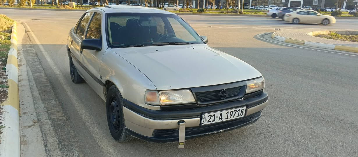 ***********.....اۆپڵ فیکترا مۆدیل ۱۹۹۰ گیڕ اۆتۆماتیک مە کینە  ۲۰ .سە نە وی تازە یە . بیدە عمو لیدراو ......... سە یارە کە گیڕی اخێر ناگۆڕیتو جامی پیشە وە ی شکاوە  بۆ پرسیار کردن تیل مە کە هە موی نوسراوە ....سعری ۳۳ السليمانية, العراق
