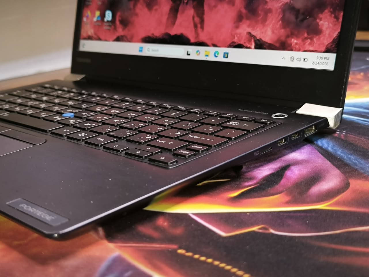 💻 Toshiba Portege X30-E | توشيبا بورتج
(لابتوب سلم نحيفة جداً وخفيفة الوزن)
🔍 المواصفات التقنية:
المعالج: Intel Core i7-8650U (الجيل الثامن - 8CPUs).
الرام: 16GB DDR4 (يحتوي الجهاز على منفذين للرام، أحدها فارغ وجاهز للتطوير مستقبلاً).
الهارد: Samsung 256GB SSD M.2 NVMe.  
كرت الشاشة: Intel UHD Graphics 620 بسعة تصل إلى 4GB.  
الشاشة: 13.3 بوصة بدقة Full HD Touch (لمس).  
الكيبورد: ضوئي ليزري (عربي/إنجليزي).
🎁 الملحقات:
(حقيبة، شاحن أصلي، ماوس، ماوس باد).
🛡️ الضمان والخدمات:
فحص المواصفات والنظافة قبل الاستلام.
ضمان استبدال لمدة أسبوع كامل.
تنصيب ويندوز والبرامج الأساسية مجاناً.
💰 السعر: 325,000 دينار عراقي.
📍 الموقع: بغداد - الأمين الثانية.
🚚 التوصيل: متوفر لجميع محافظات العراق.
📞 للحجز والاستفسار:
***********
