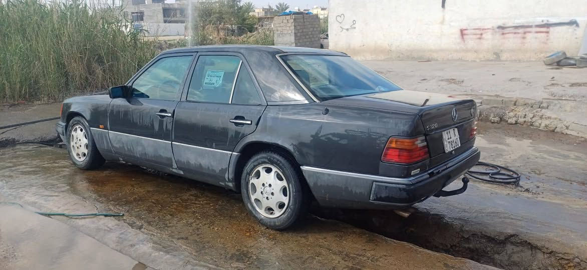 سلام عليكم مارسدس دب موديل ٩٢ نضيفة حيل محرك ابلاد ٣٢٠ عنكبوت حدادية امامي وخلفي جديدة مكفولة من ظربة والخياس غرفة جديدة احلاة من صورة مكاني بغداد ***********  قواعد مكفولة
