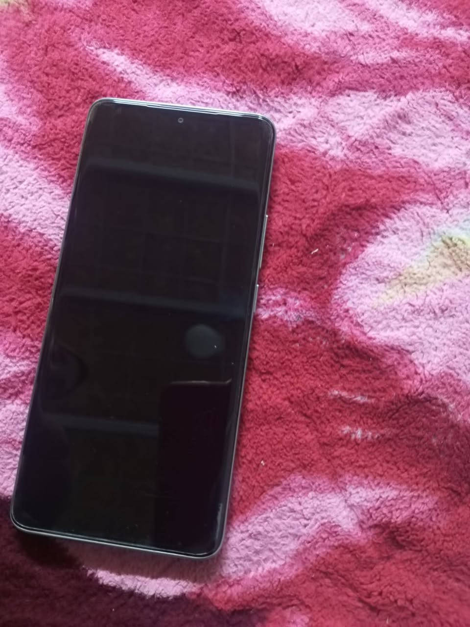 سلام عليكم جهاز بوكو جديد نضافه 100/100 ضمان شكد ما تريد استعمال اقل الشهرين ذاكرته 512 زوم الكامره 20 يدعم الشحن السريع كلش انه اخذته ب 400 تقريبا وهسه اريده ب 275 وبي مجال مكاني البصره ابي الخصيب باب طويل ***********
