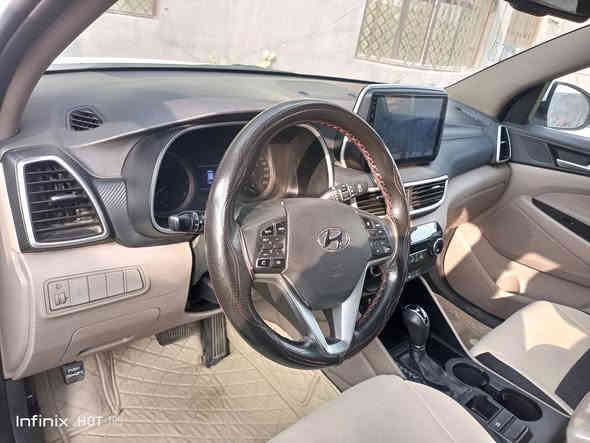 السلام عليكم...توسان 2019 خليجيه،كفاله من الصيغ والحادث وتبديل كير محرك شركه حداديه اماميه وخلفيه جديده،تبريد تخم تاير مواصفات 
بصمه تشغيل 
بصمه ابواب 
تبريد قطعتين 
كرسي كهرباء
شاشه وكامره 
السعر........197....  
اليوسفيه ناحية الرشيد 
0750608343
***********
