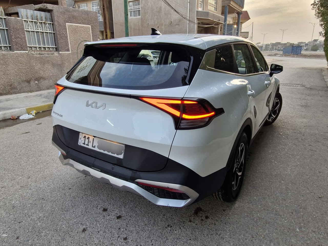 من رخصة الادمن مكاني للبيع او مراوس بغداد الشعب حي الضباط كيا سبورتج 2023  (L)رقم بغداد بسمي الدولي الجديد محرك 2500 المرغوب  استخدام شخصي جاهزة من كل النواحي نص فول سيارة جديدة وخير من الله حادث طخة بسيطة بلباب الخلفي والباب السايق موضح بصور بشرط الفحص شاصي لغد ارباك سليمات الاستفسار ***********
